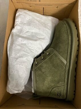 UGG Men's Chukka Boot in Olive Suede